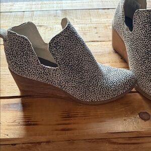 Tom’s Leopard Print Wedge Ankle Boots
